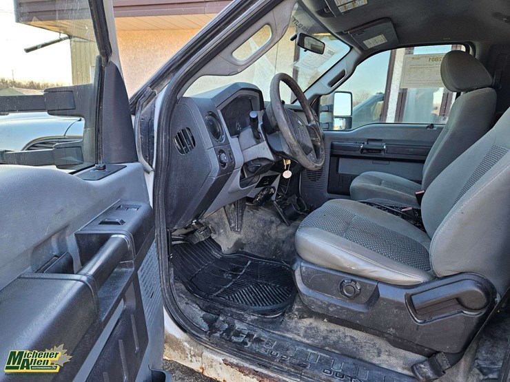 2011-ford-f350-image-26