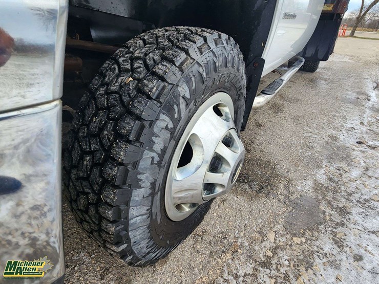 2013-chevrolet-silverado-3500hd-image-15