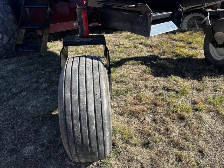 2005-hesston-9260-image-8