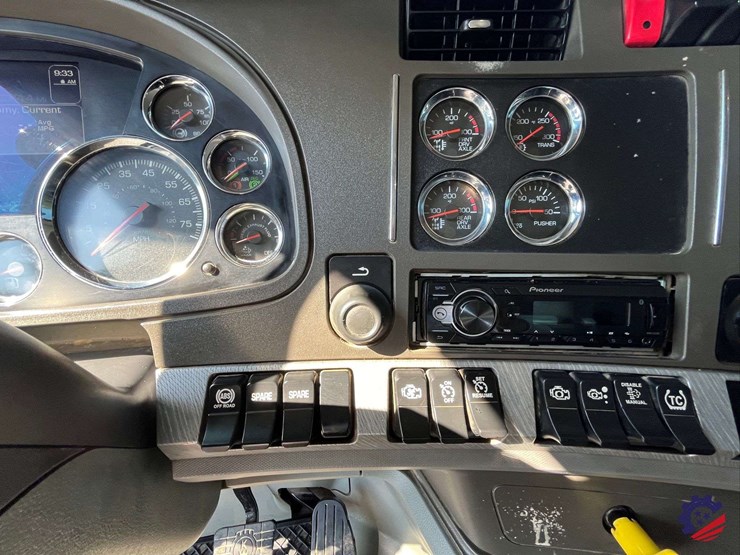 2016-kenworth-t880-image-69