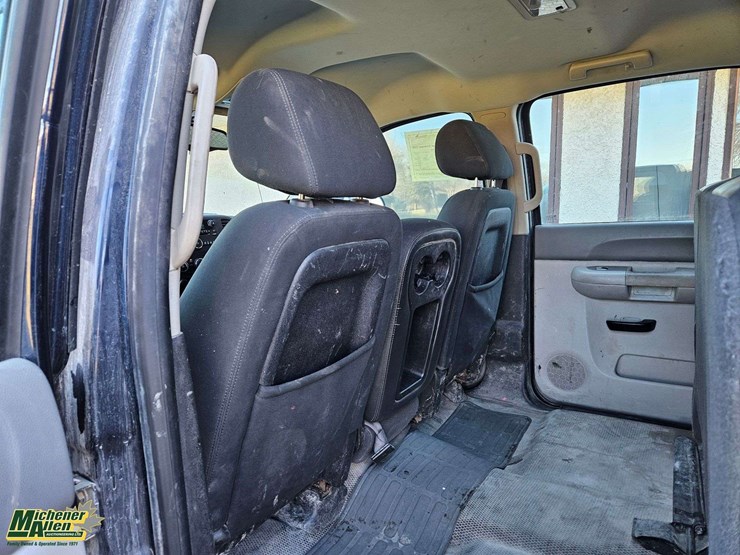 2012-chevrolet-silverado-2500hd-image-39