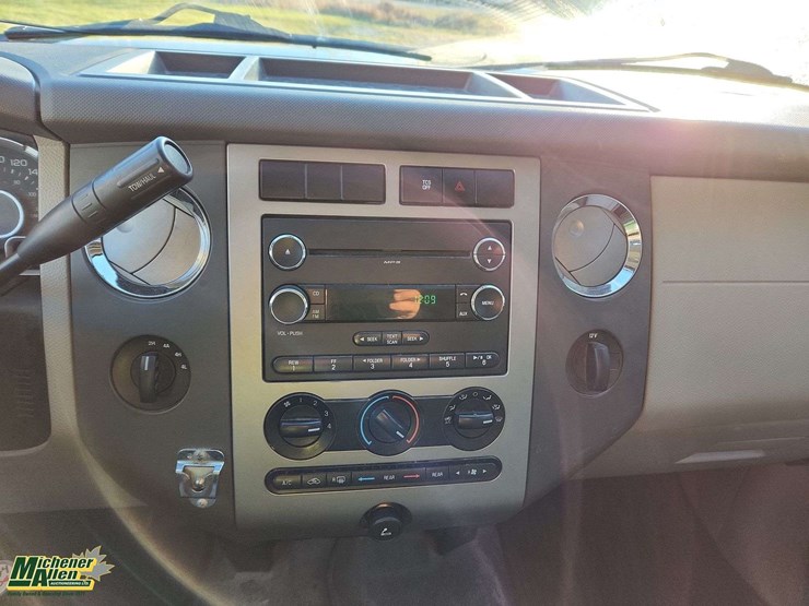 2014-ford-expedition-image-28