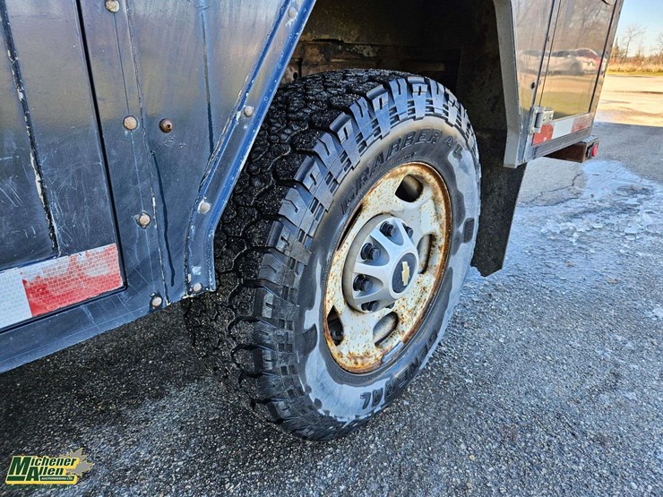 2012-chevrolet-silverado-2500hd-image-15