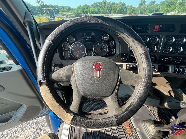 2016-kenworth-t880-image-69