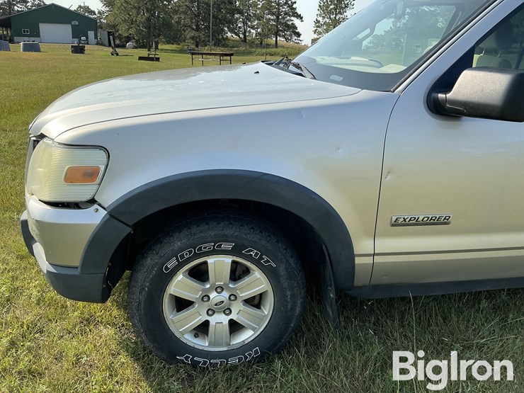 2007-ford-explorer-xlt-image-13