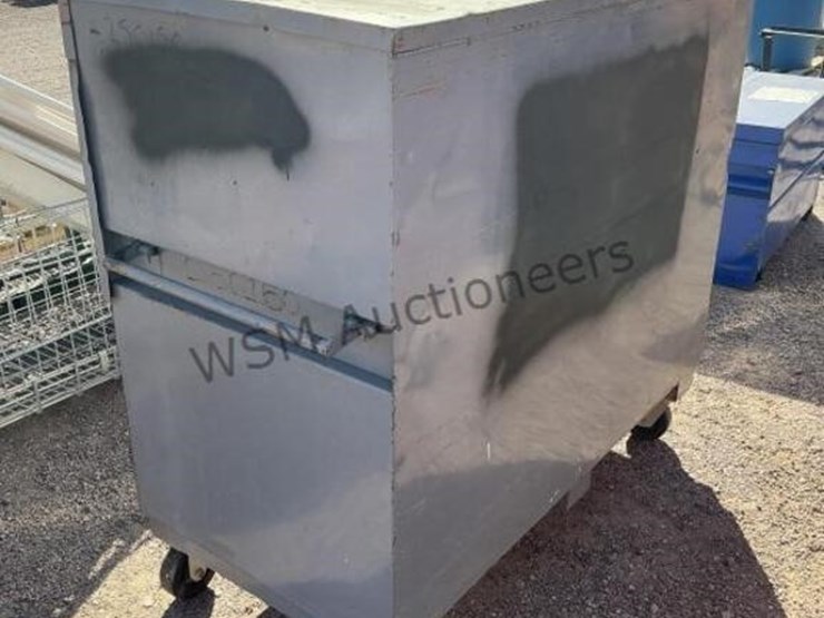 rolling-jobsite-toolbox-image-2