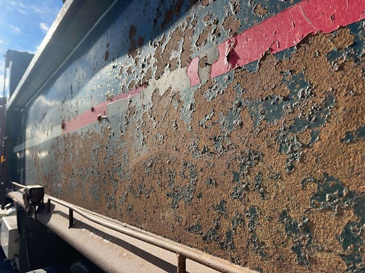 2009-sterling-l9500-image-17