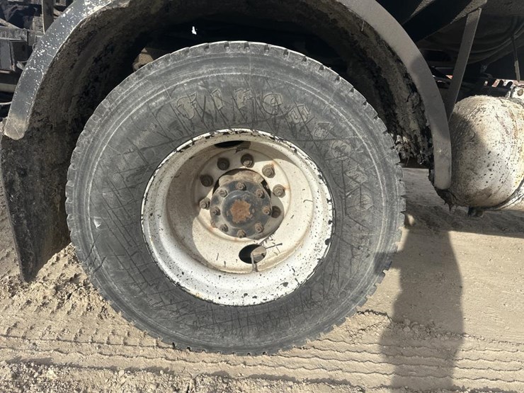 2009-international-7400-image-62