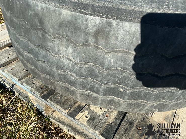 goodyear-385/65r22.5-tire-on-8-bolt-rim-image-7