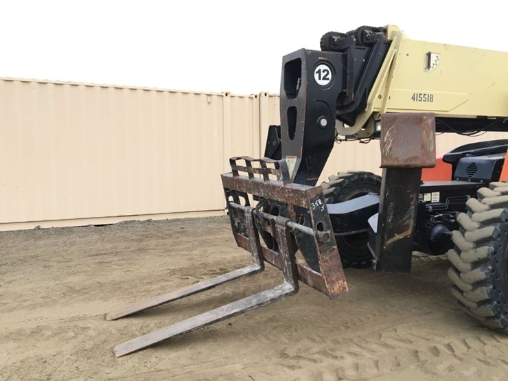 2015-jlg-g12-55a-image-12