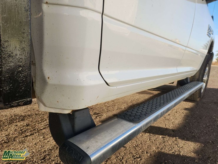 2017-dodge-2500-image-39