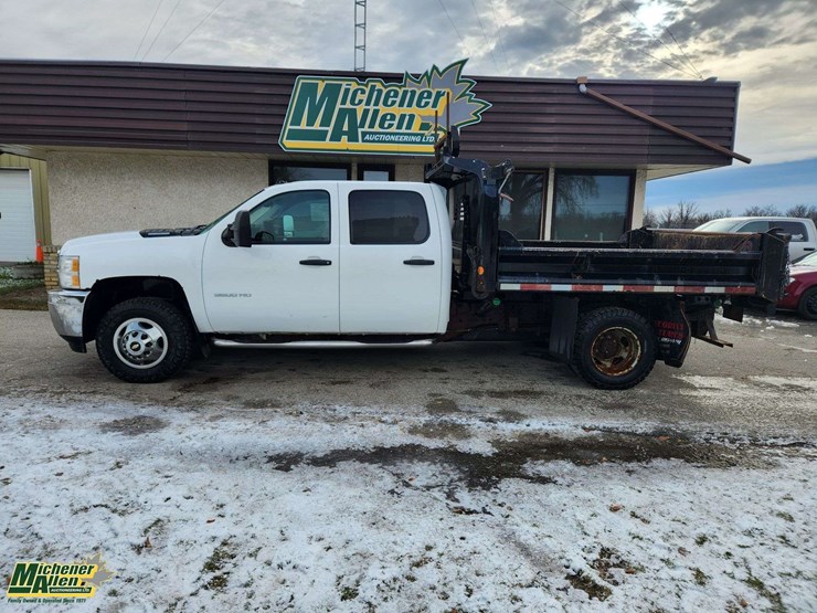 2013-chevrolet-silverado-3500hd-image-1