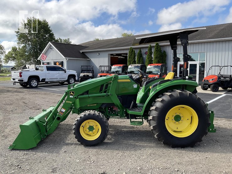2015-john-deere-4044m-image-2