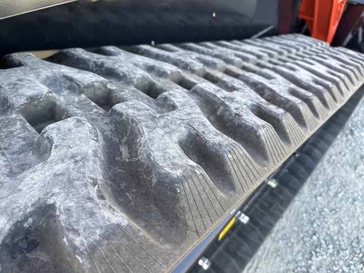 #5120-•-2025-kubota-svl-97-3-tracked-skid-steer-image-55