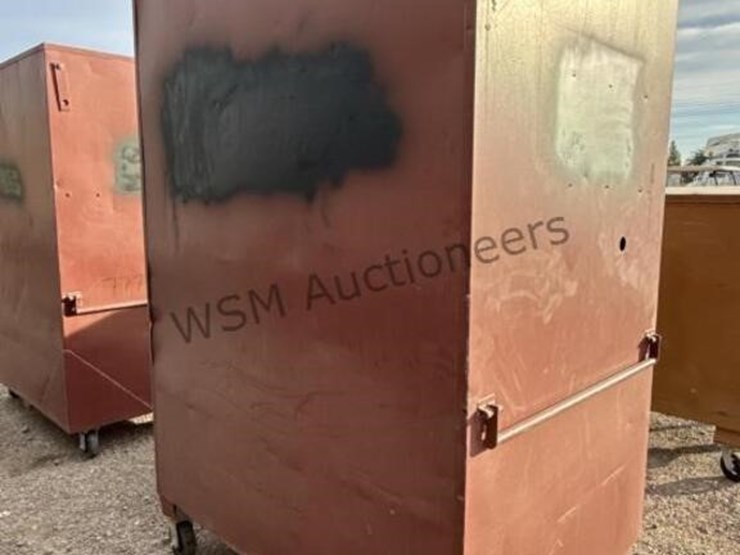 rolling-jobsite-tool-cabinet-with-assorted-tools-image-3