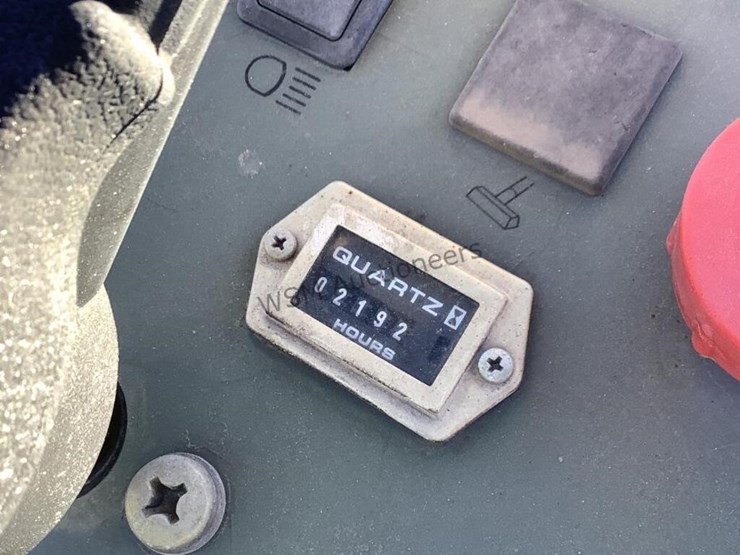 tennant-ride-on-floor-scrubber-image-6