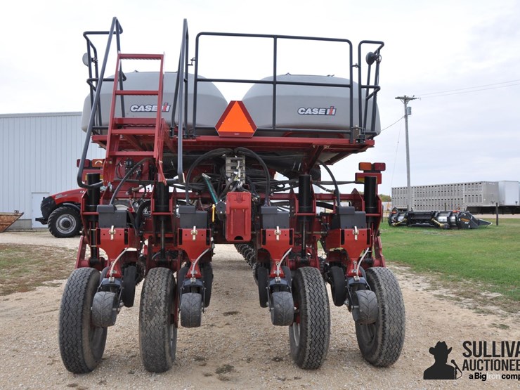 2014-case-ih-1255-image-6