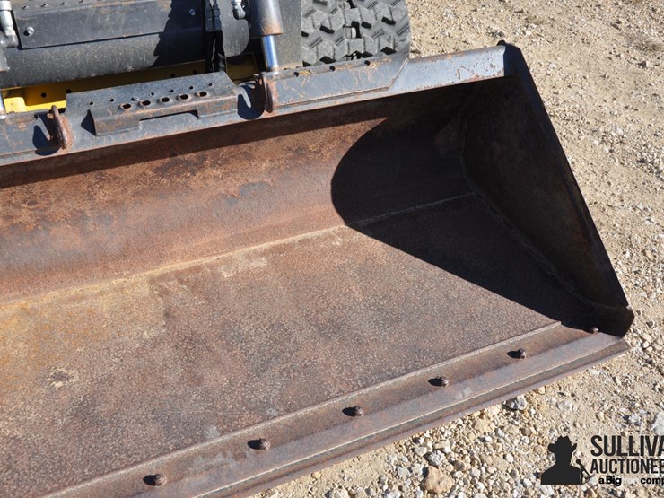 2023-new-holland-c345-image-10