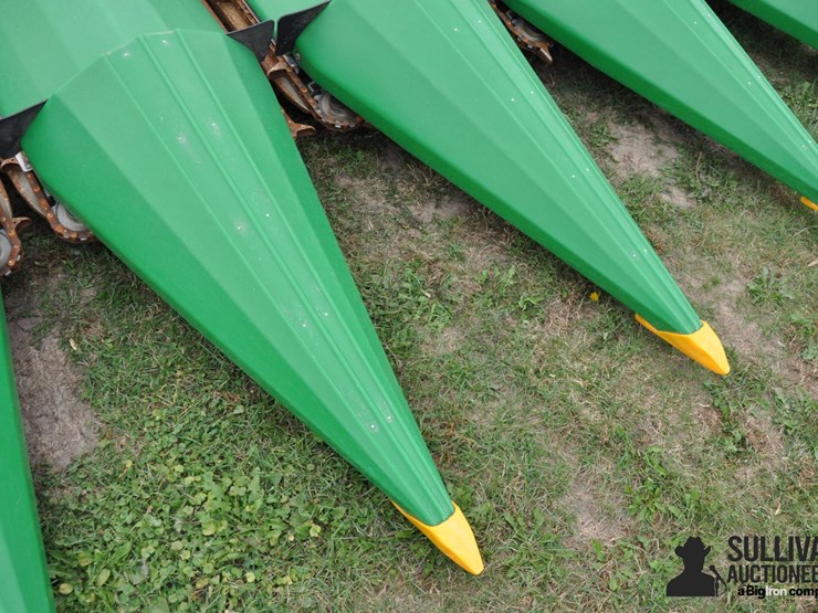 2017-drago-gt-8-30-8r30-corn-head-image-14