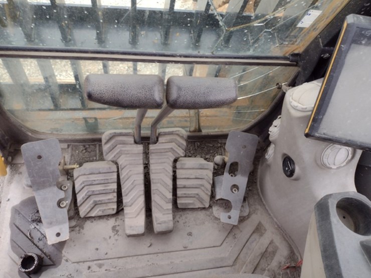 volvo-ec220e-lr-image-12