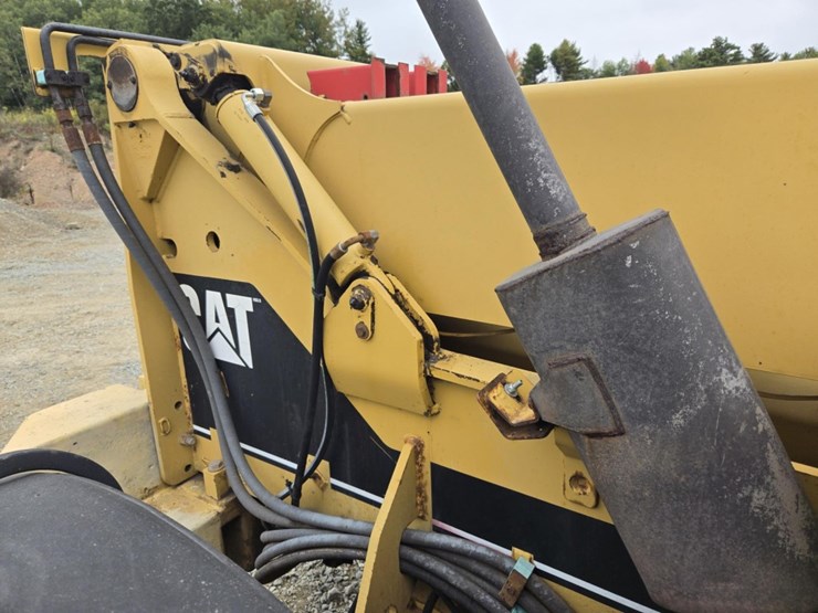 caterpillar-th83-image-26