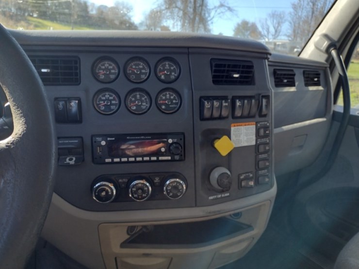 19-peterbilt-water-truck^title^-(qea-4054)-image-10