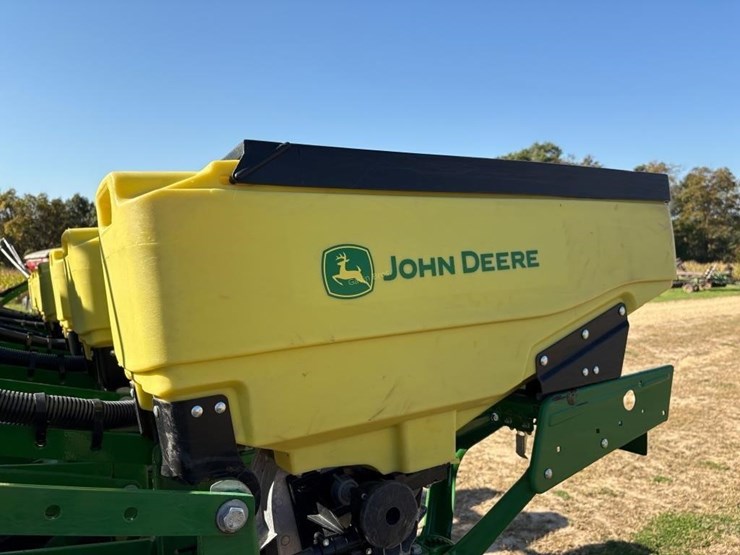 2023-john-deere-1745-image-18