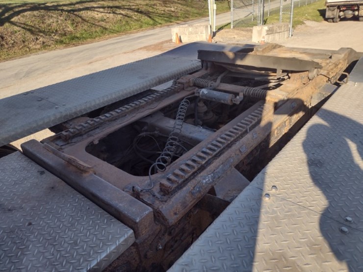 11-peterbilt-truck-tractor^title^-(qea-4044)-image-36