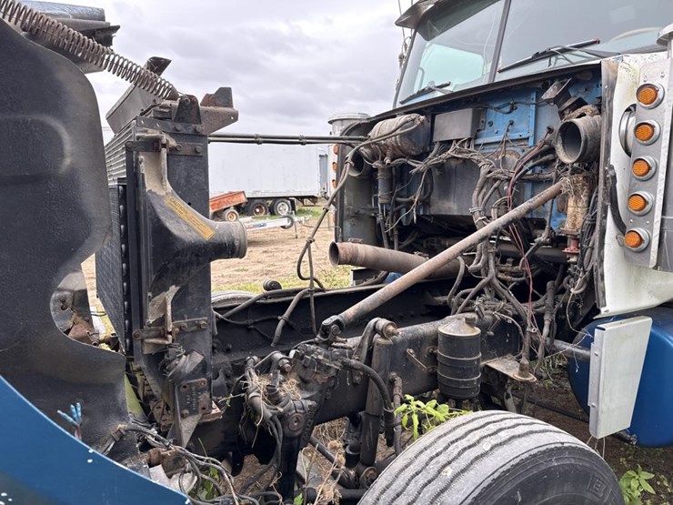 #3157-•-western-star-parts-sleeper-truck-image-12