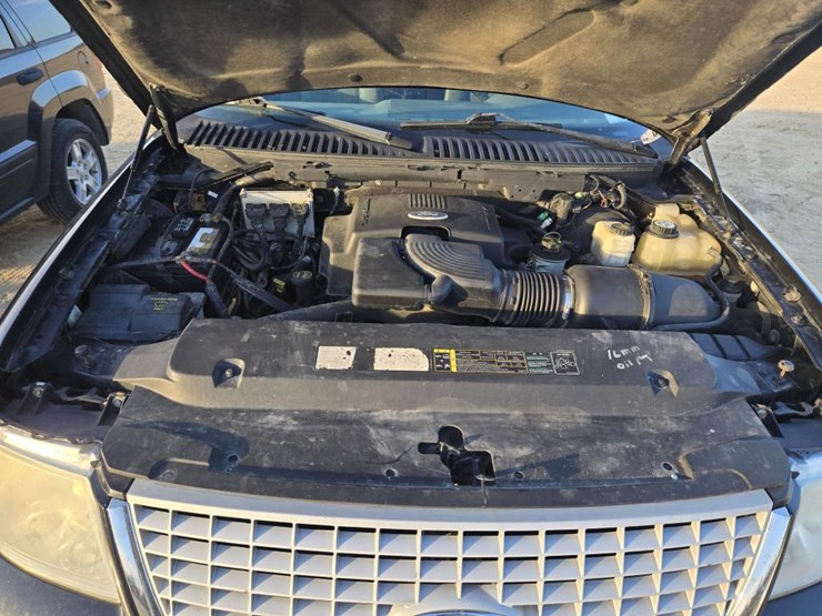 2004-ford-expedition-image-24