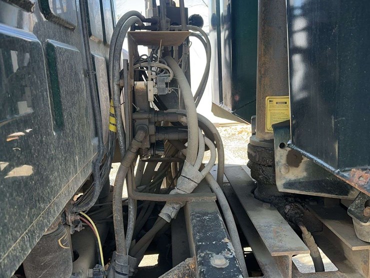 2009-sterling-l9500-image-23