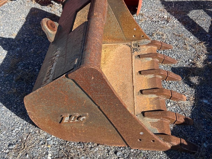 34"-excavator-tooth-bucket-image-2