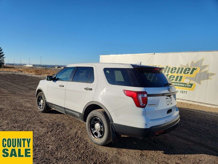 2017-ford-explorer-image-3