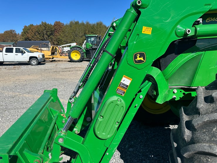2013-john-deere-6140m-image-26