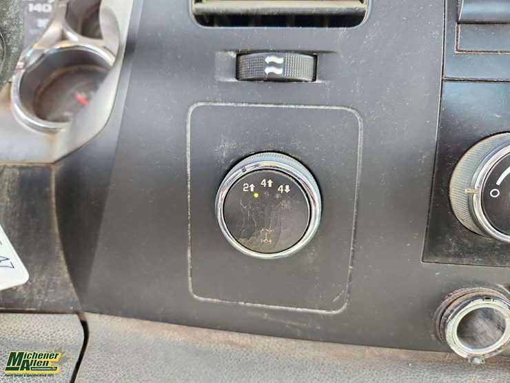 2013-chevrolet-silverado-3500hd-image-15