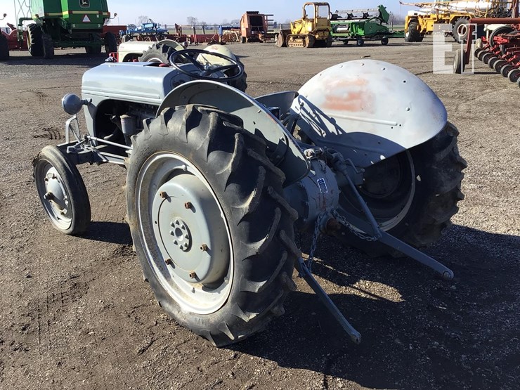 1940-ford-9n-image-7