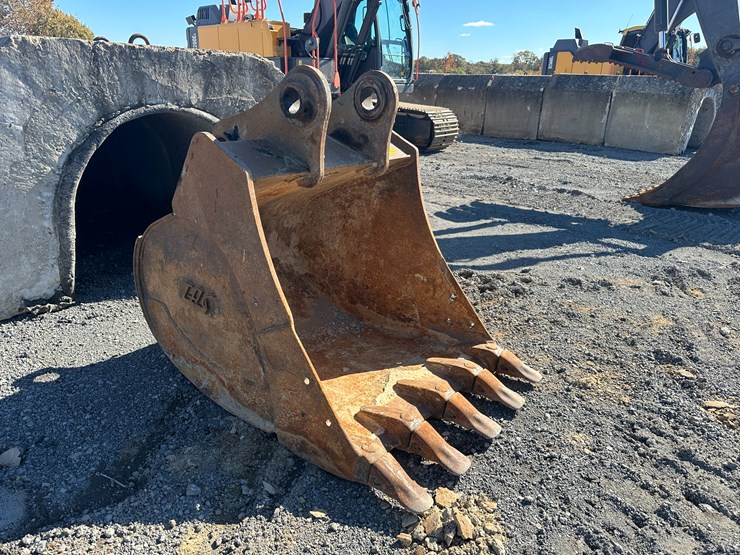#32583-•-tag-42"-excavator-bucket-image-2