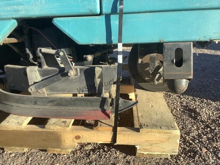 tennant-ride-on-floor-scrubber-image-5