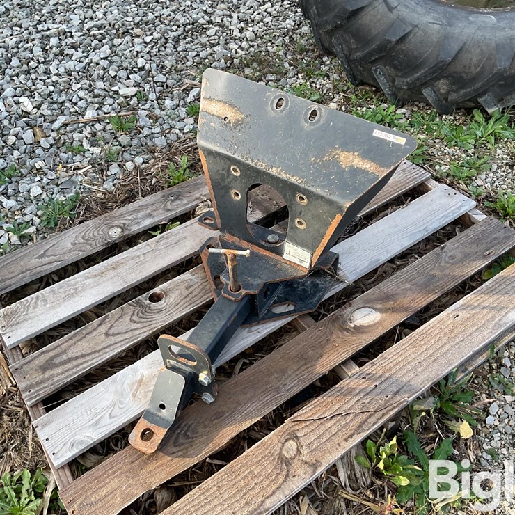 New Holland CR Series Rear Hitch