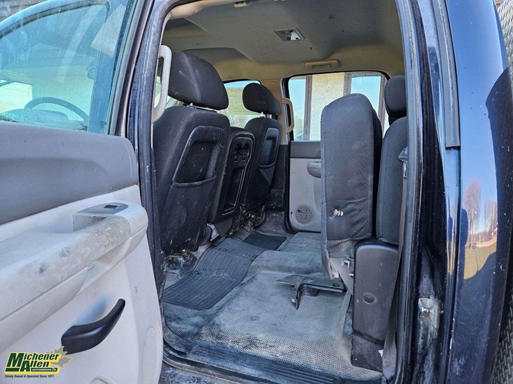 2012-chevrolet-silverado-2500hd-image-31