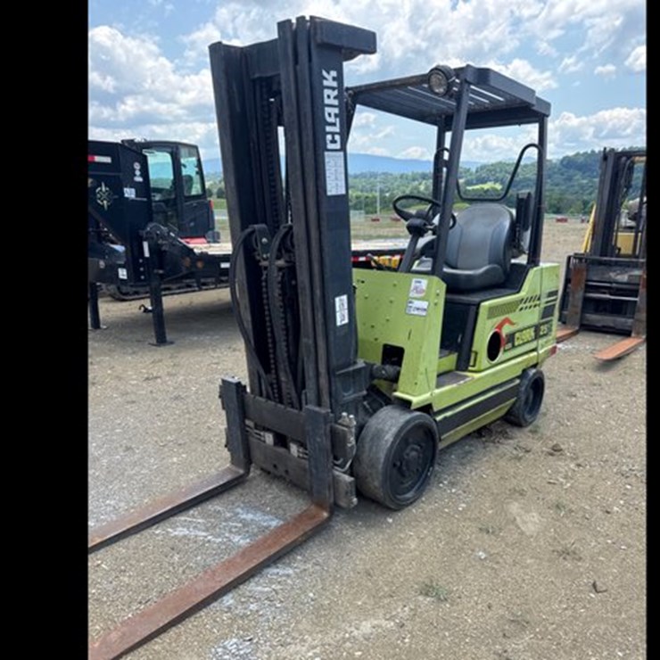 #1217 • Clark 25 E propane forklift.