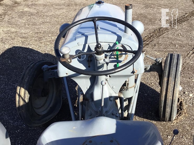 1940-ford-9n-image-9