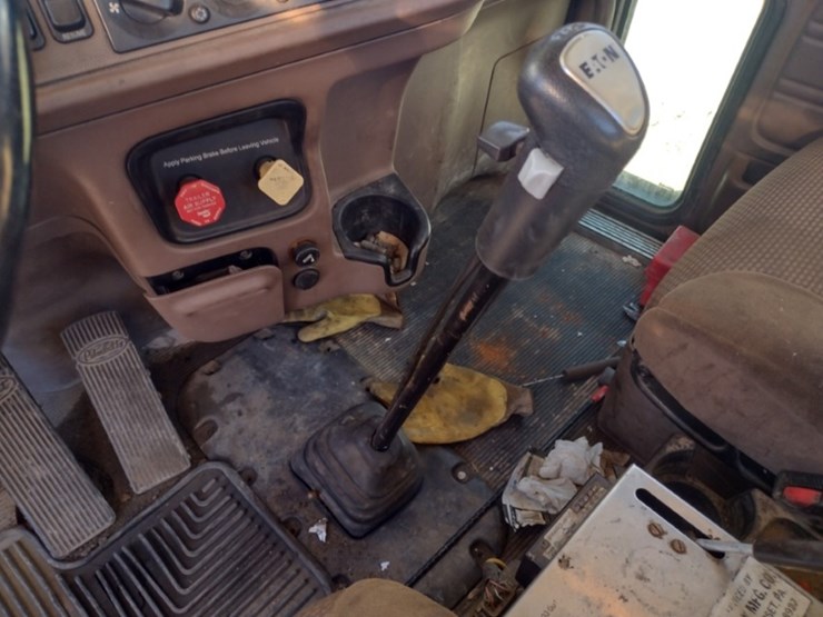 11-peterbilt-truck-tractor^title^-(qea-4044)-image-13