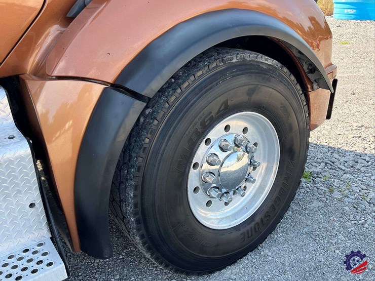 2016-kenworth-t880-image-16