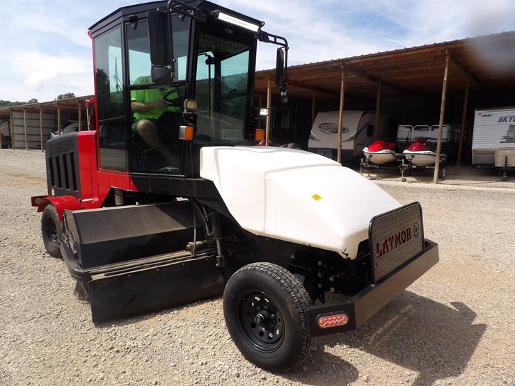 #27065-•-2019-laymor-sm-450t-sweeper-/-broom-image-1
