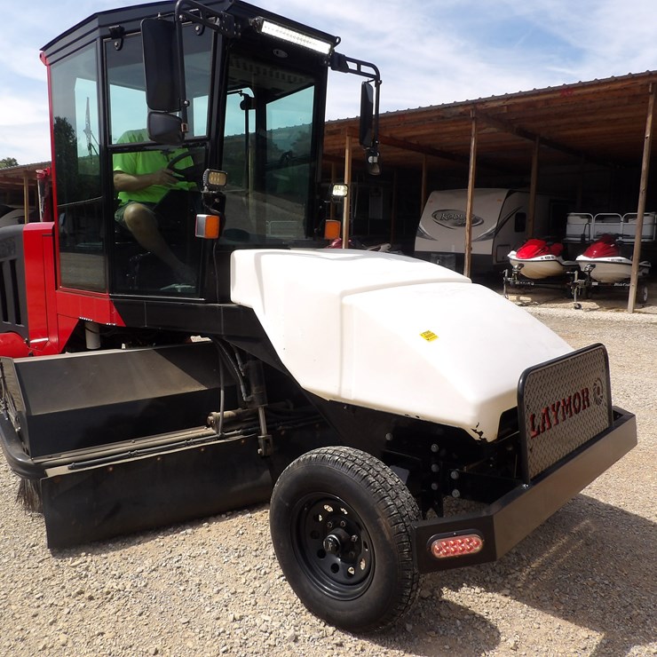 #27065 • 2019 Laymor SM-450T Sweeper / Broom