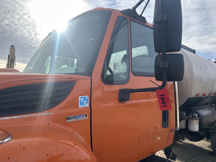 2009-international-7400-image-10