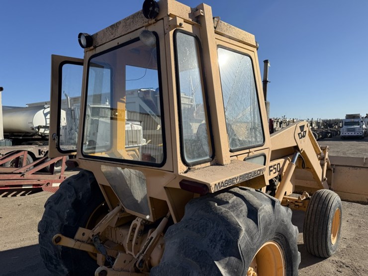 massey-ferguson-300a-image-17