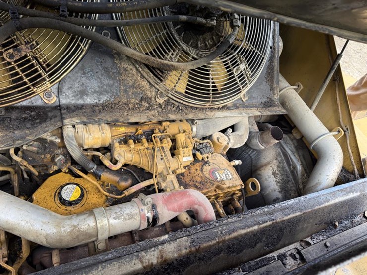 caterpillar-ap-1055f-image-62