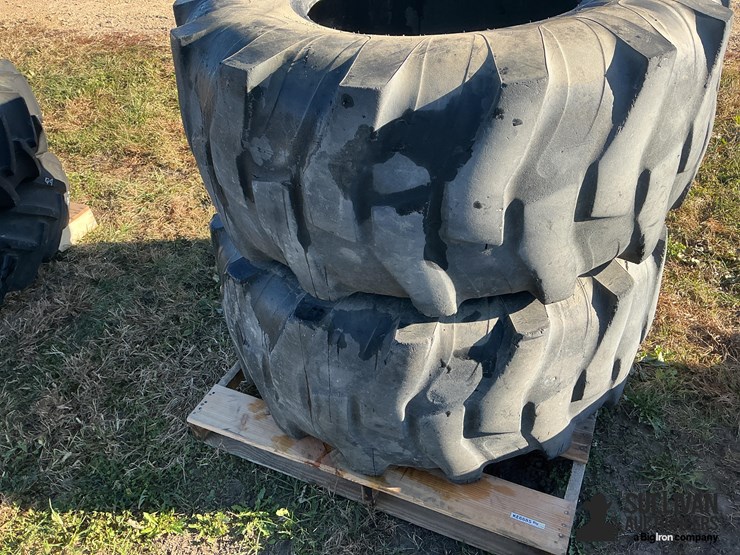 titan-19.5l-24-tires-image-4